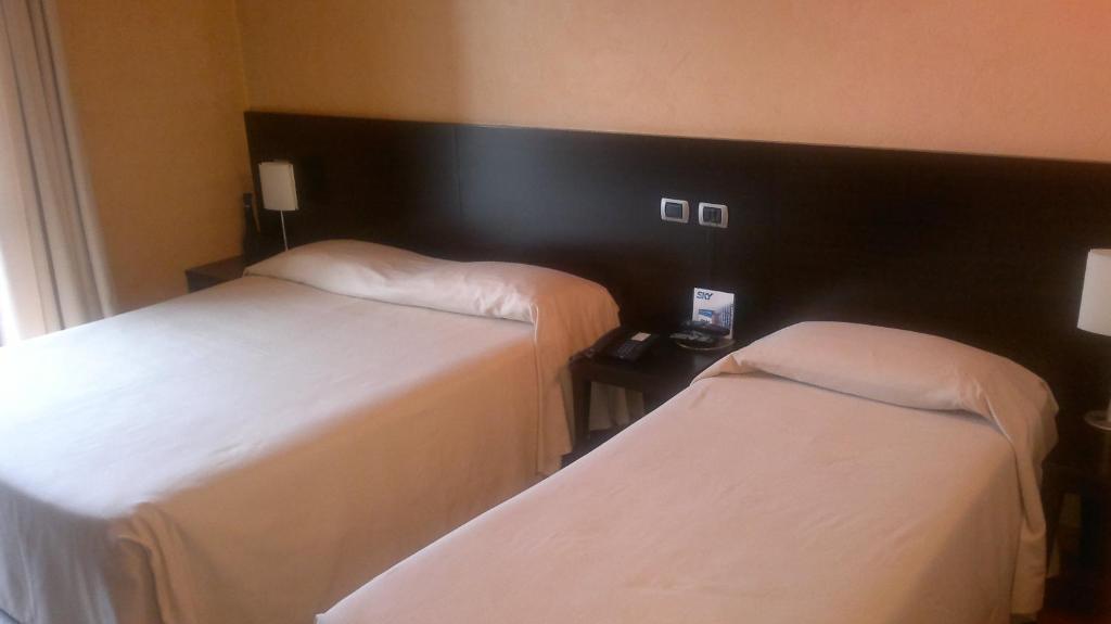 Hotel Aleramo Asti Szoba fotó